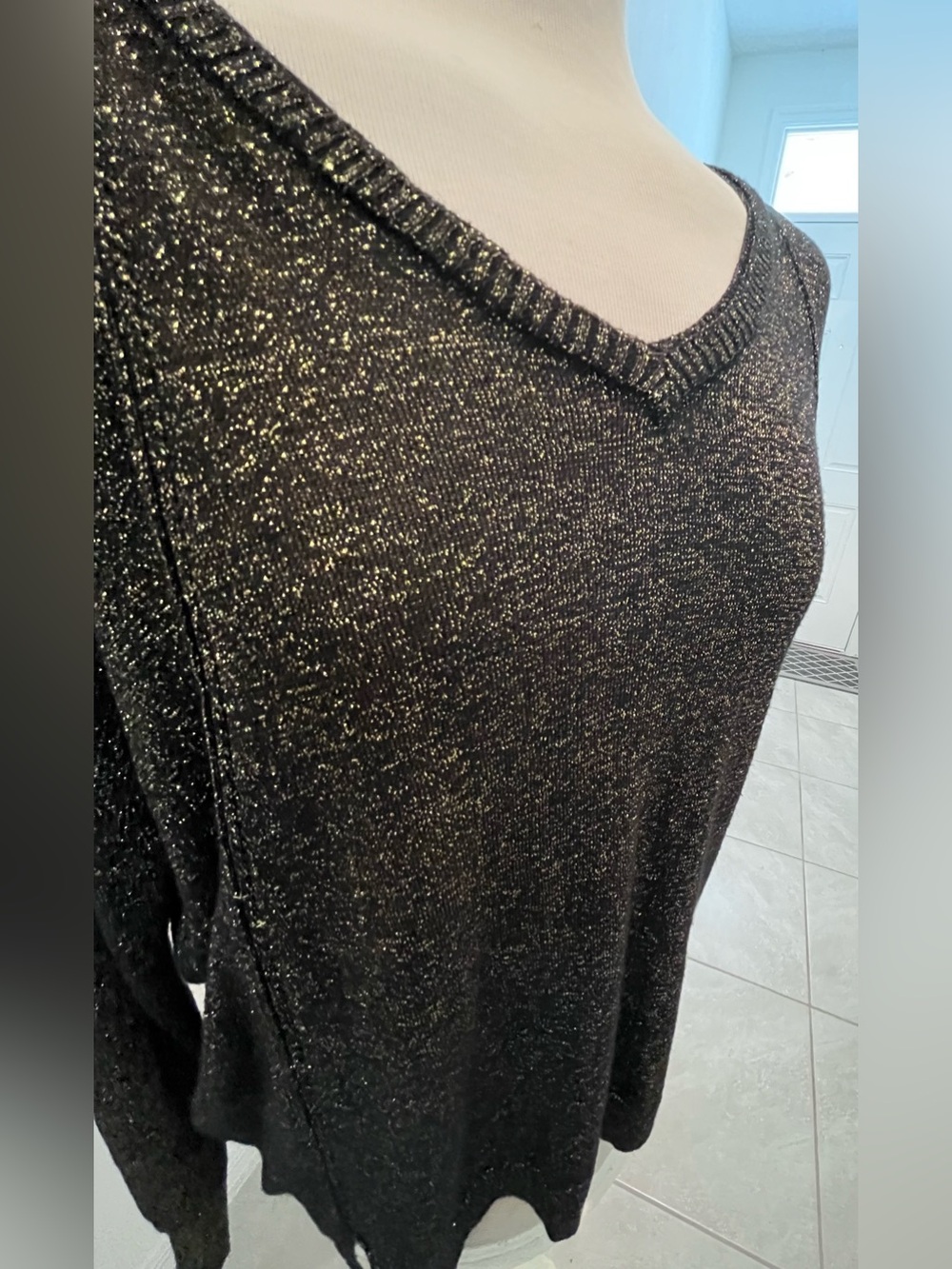Liz Claiborne Black Metallic Thread V-Neck Sweater
